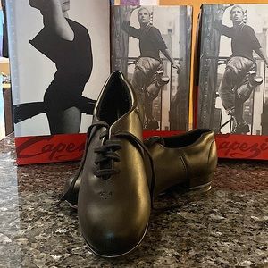 Capezio fluid tap black model cg17c